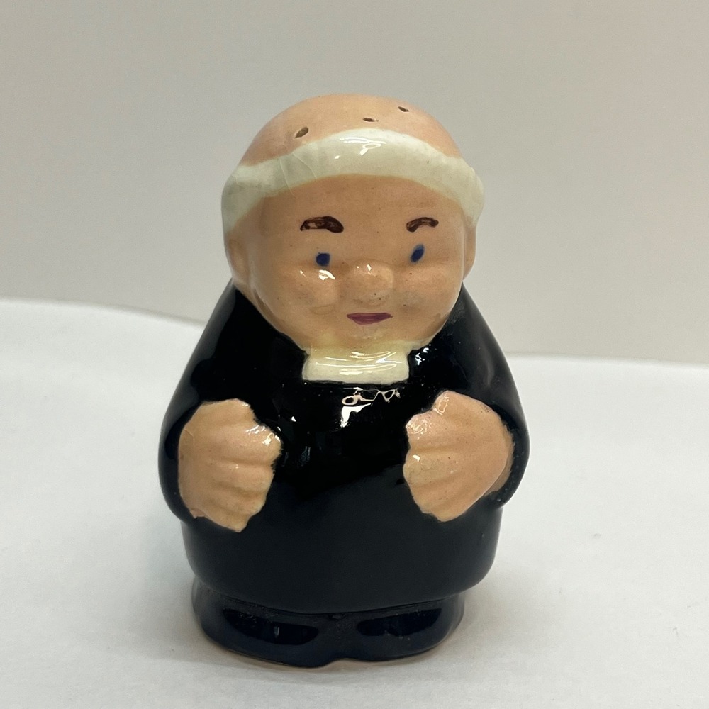 Vintage Ceramic Friar Monk Salt Pepper Shaker Black Robe Religious‎ Figurine